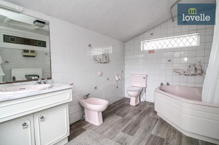 5 bedroom Detached bungalow for sale in Waltham Road, Brigsley, DN37