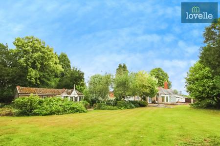 5 bedroom Detached bungalow for sale in Waltham Road, Brigsley, DN37