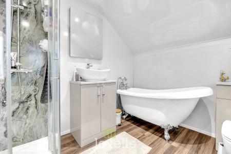 4 bedroom Detached house for sale in Cravens Lane, Habrough, DN40