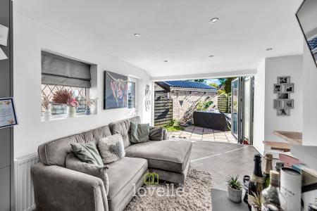 4 bedroom Semi-detached house for sale in Waltham Road, Grimsby, DN33