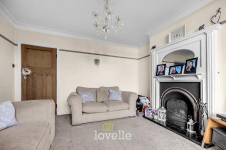 4 bedroom Semi-detached house for sale in Waltham Road, Grimsby, DN33