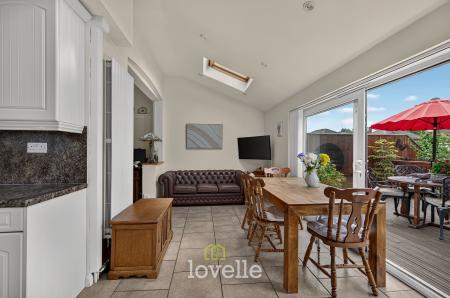3 bedroom Semi-detached house for sale in Devonshire Avenue, Grimsby, DN32