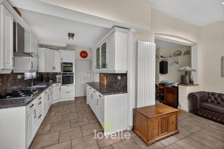3 bedroom Semi-detached house for sale in Devonshire Avenue, Grimsby, DN32