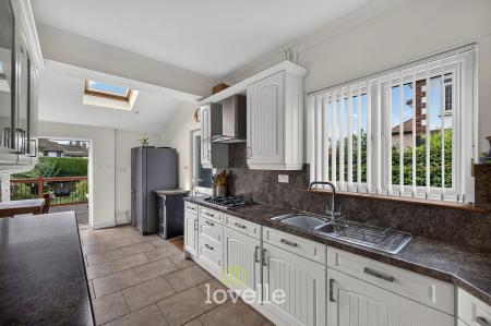 3 bedroom Semi-detached house for sale in Devonshire Avenue, Grimsby, DN32