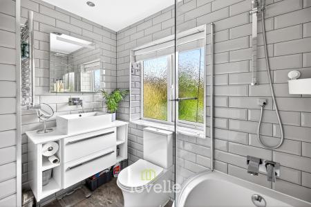 4 bedroom Detached house for sale in Wisteria Drive, Healing, DN41