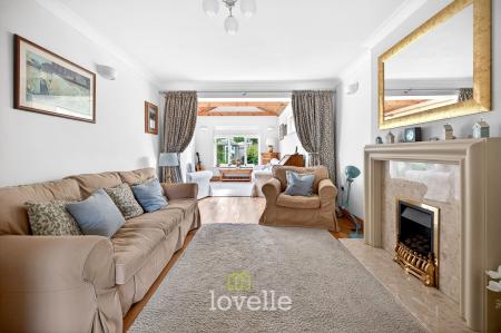 4 bedroom Detached house for sale in Wisteria Drive, Healing, DN41