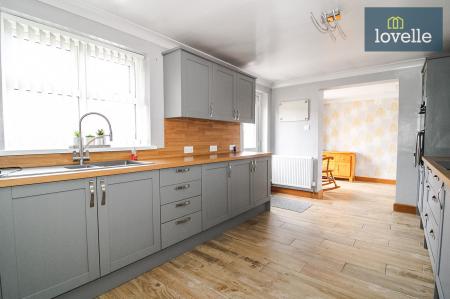 3 bedroom Detached bungalow for sale in Beaumonde, Holton-Le-Clay, DN36