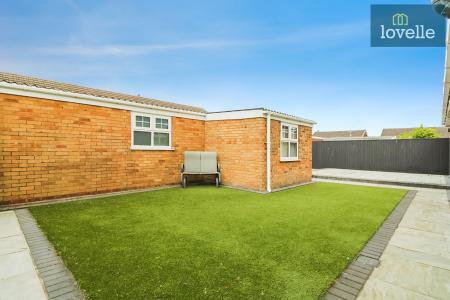 3 bedroom Detached bungalow for sale in Beaumonde, Holton-Le-Clay, DN36