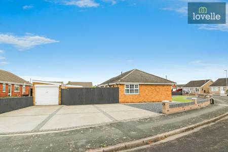 3 bedroom Detached bungalow for sale in Beaumonde, Holton-Le-Clay, DN36