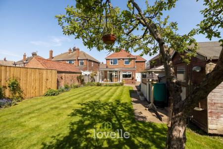 3 bedroom Detached house for sale in The Cresta, Grimsby, DN34