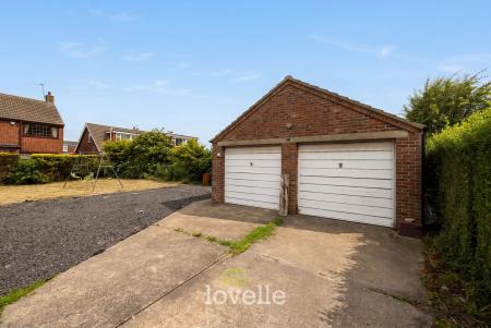3 bedroom Detached house for sale in School Road, South Killingholme, DN40
