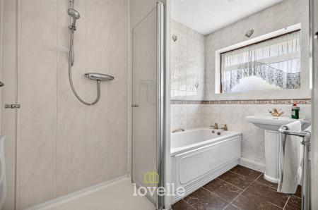 3 bedroom Detached bungalow for sale in Pelham Avenue, Grimsby, DN33