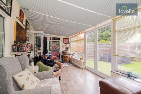 4 bedroom Semi-detached house for sale in Portland Avenue, Grimsby, DN32