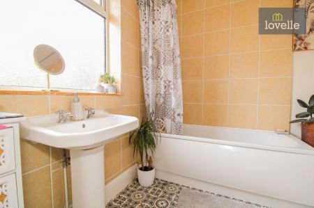 4 bedroom Semi-detached house for sale in Portland Avenue, Grimsby, DN32