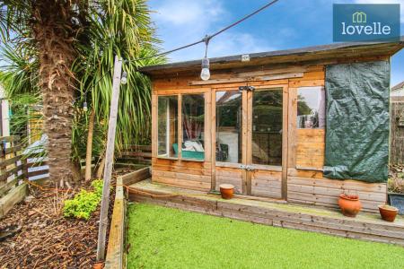 4 bedroom Semi-detached house for sale in Portland Avenue, Grimsby, DN32