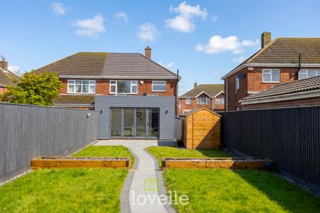 3 bedroom Semi-detached house for sale in Danesfield Avenue, Waltham, DN37