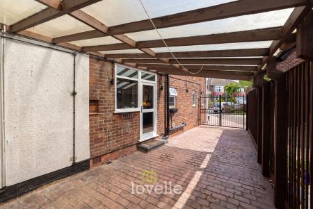 3 bedroom Semi-detached house for sale in Roundway, Grimsby, DN34