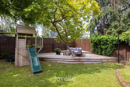 3 bedroom Semi-detached house for sale in Roundway, Grimsby, DN34