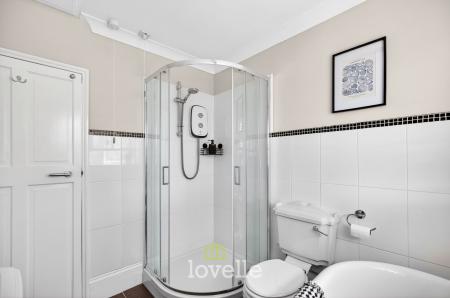 3 bedroom Semi-detached house for sale in Roundway, Grimsby, DN34