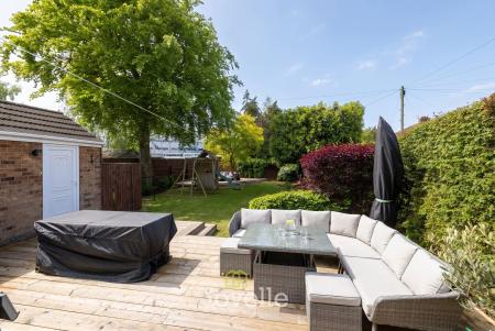 3 bedroom Semi-detached house for sale in Roundway, Grimsby, DN34