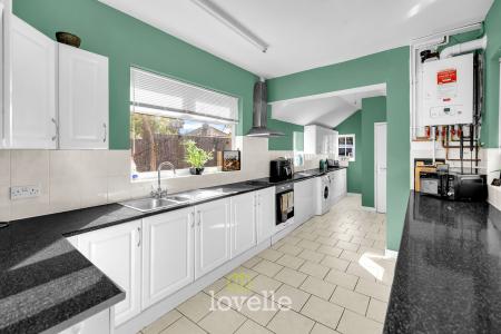 4 bedroom Detached house for sale in Weelsby Road, Grimsby, DN32