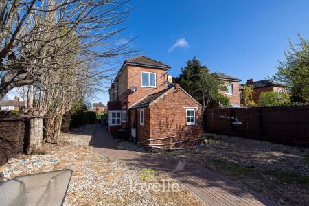 4 bedroom Detached house for sale in Weelsby Road, Grimsby, DN32