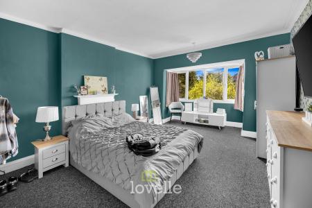 4 bedroom Detached house for sale in Weelsby Road, Grimsby, DN32