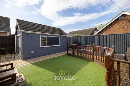 4 bedroom House for sale in Caistor Road, Laceby, DN37