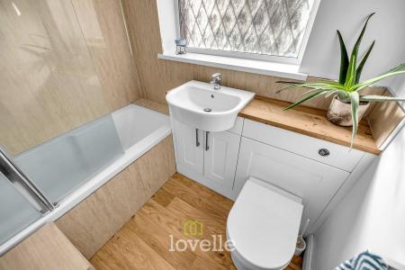 3 bedroom Semi-detached bungalow for sale in Eastbourne Way, Grimsby, DN33