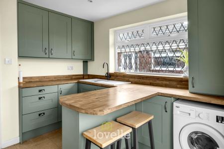 3 bedroom Semi-detached bungalow for sale in Eastbourne Way, Grimsby, DN33