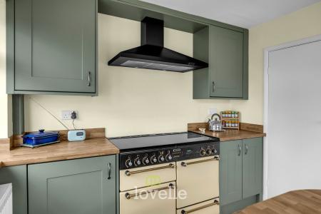 3 bedroom Semi-detached bungalow for sale in Eastbourne Way, Grimsby, DN33