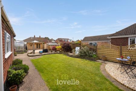 3 bedroom Semi-detached bungalow for sale in Eastbourne Way, Grimsby, DN33