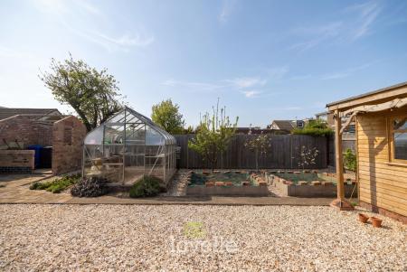 3 bedroom Semi-detached bungalow for sale in Eastbourne Way, Grimsby, DN33