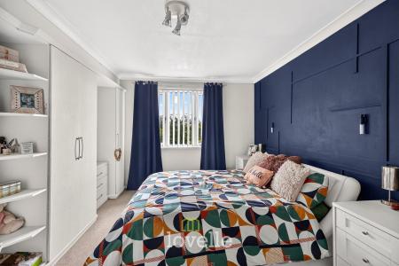 3 bedroom Semi-detached house for sale in Roundway, Grimsby, DN34