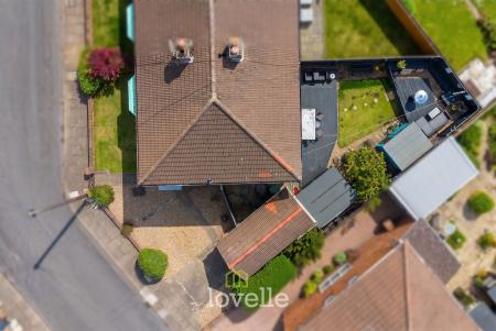 3 bedroom Semi-detached house for sale in Roundway, Grimsby, DN34