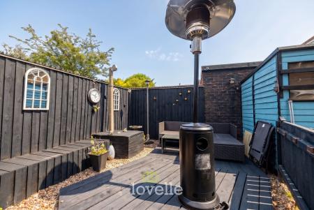3 bedroom Semi-detached house for sale in Roundway, Grimsby, DN34