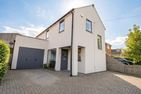 3 bedroom Detached house for sale in Caistor Road, Laceby, DN37