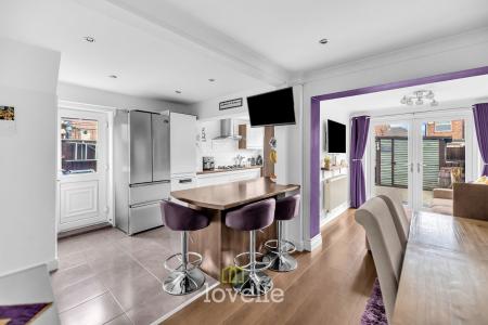 3 bedroom Property for sale in Worlaby Road, Grimsby, DN33