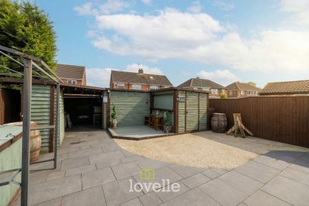 3 bedroom Property for sale in Worlaby Road, Grimsby, DN33