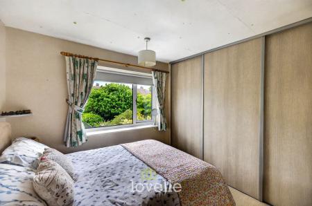3 bedroom Semi-detached house for sale in Summerfield Avenue, Waltham, DN37