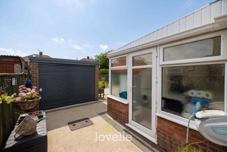 3 bedroom Semi-detached house for sale in Summerfield Avenue, Waltham, DN37