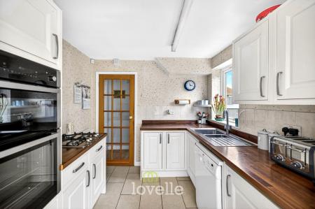 3 bedroom Semi-detached house for sale in Summerfield Avenue, Waltham, DN37