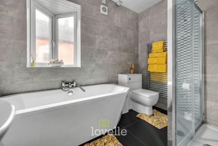 4 bedroom Terraced House for sale in Sackville Street, Grimsby, DN34