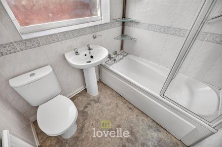 3 bedroom Semi-detached bungalow for sale in Holton Mount, Holton-Le-Clay, DN36