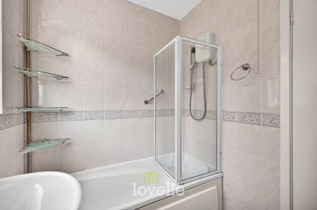 3 bedroom Semi-detached bungalow for sale in Holton Mount, Holton-Le-Clay, DN36