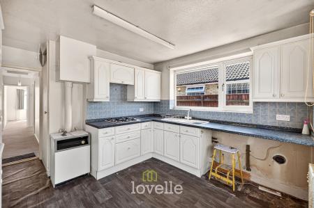 3 bedroom Semi-detached bungalow for sale in Holton Mount, Holton-Le-Clay, DN36