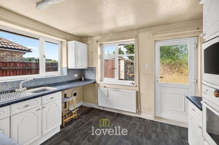 3 bedroom Semi-detached bungalow for sale in Holton Mount, Holton-Le-Clay, DN36