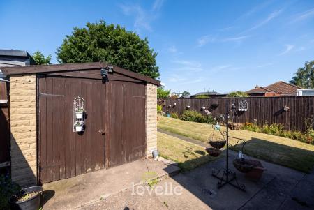 3 bedroom Semi-detached bungalow for sale in Holton Mount, Holton-Le-Clay, DN36