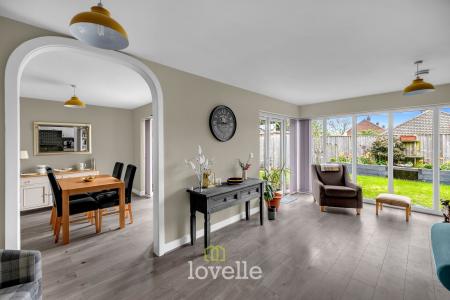 2 bedroom Semi-detached house for sale in The Cedars, Grimsby, DN34