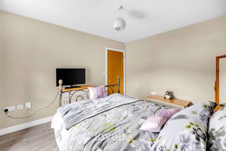 2 bedroom Semi-detached house for sale in The Cedars, Grimsby, DN34